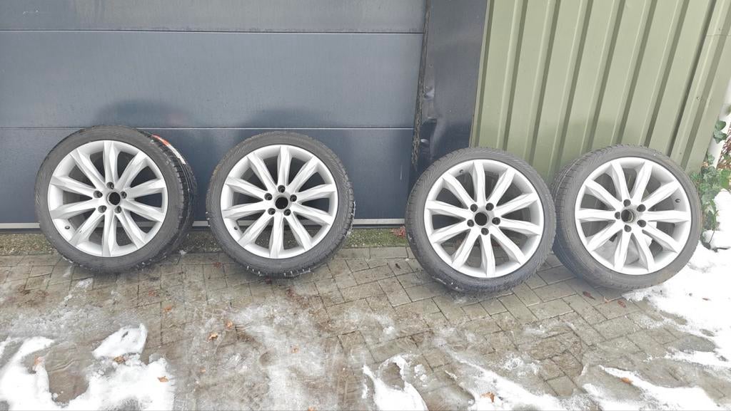 Winterbanden plus originele Fisker Karma velgen 21 inch, Ophalen of Verzenden, 21 inch, Winterbanden, Velg(en)