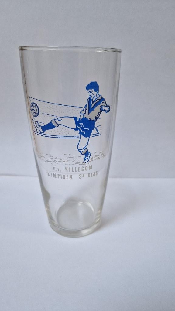Voetbalglas VV Hillegom Kampioen 3e klas, Ophalen, Zo goed als nieuw, Overige binnenlandse clubs, Vaantje of Sjaal