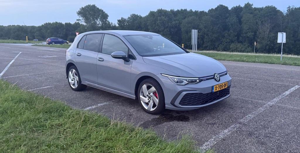 Volkswagen Golf GTE Moonstone Grey - BTW auto, Auto's, 4 cilinders, Plug-in hybride, 1524 kg, Dealer onderhouden