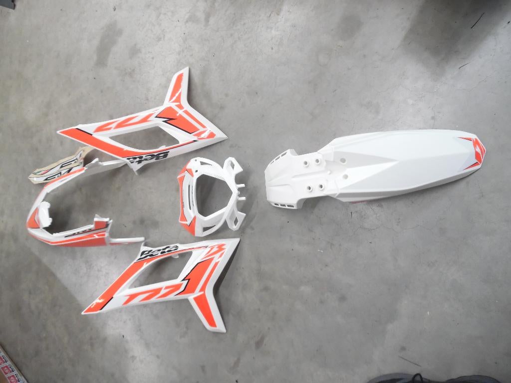 BETA MOTARD & SPORT KAPPENSET BESTICKERD NIEUW WIT/ROOD, Ophalen of Verzenden, Beta, Nieuw, BETA