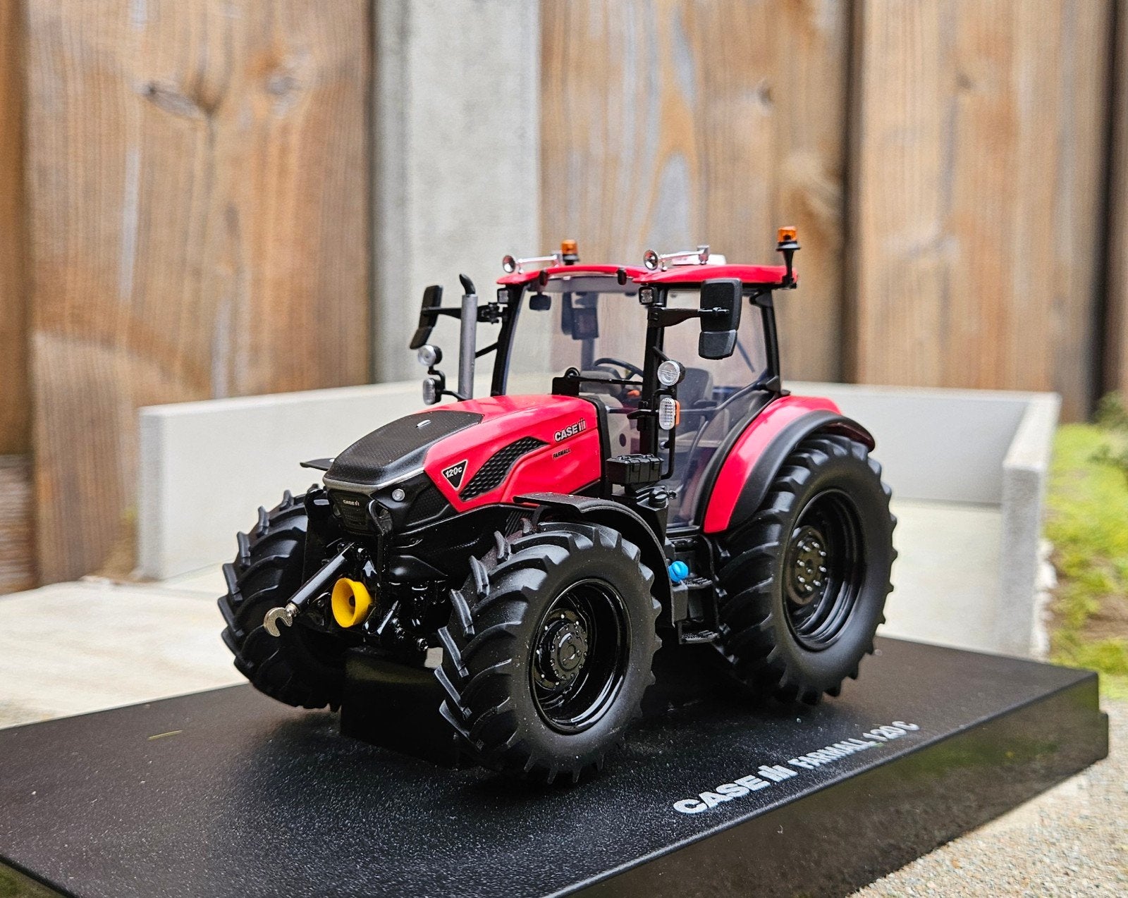 Verbouwde Case Farmall 120C 1:32, Hobby en Vrije tijd, Ophalen of Verzenden, Nieuw, Tractor of Landbouw, Universal Hobbies