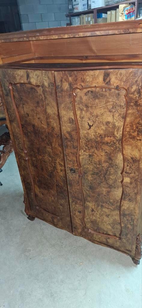 Noten houten kast., Ophalen