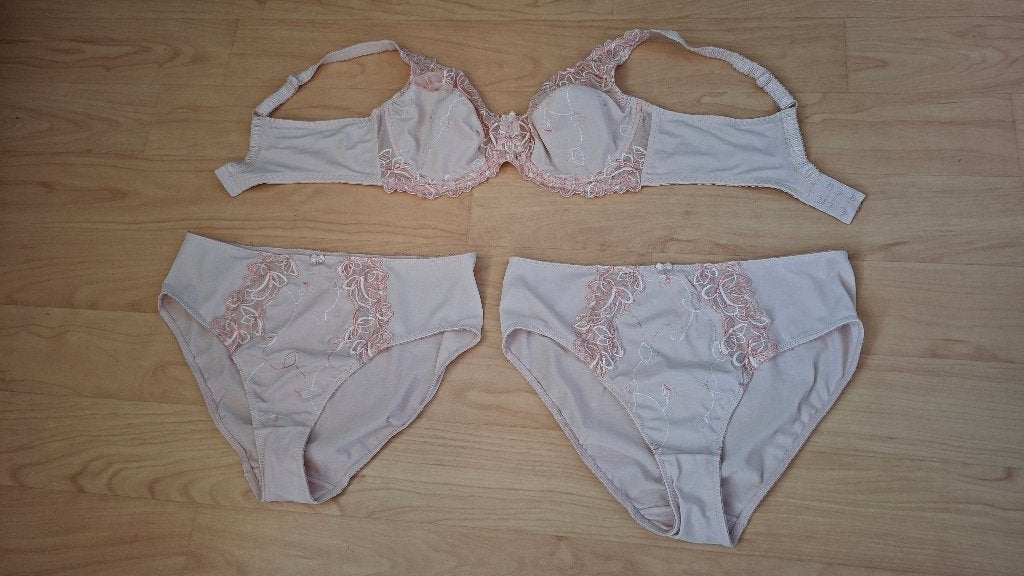 Hunkemoller roze bh (80D) en 2 slips (L), Hunkemoller, Ophalen of Verzenden, Roze, Setje