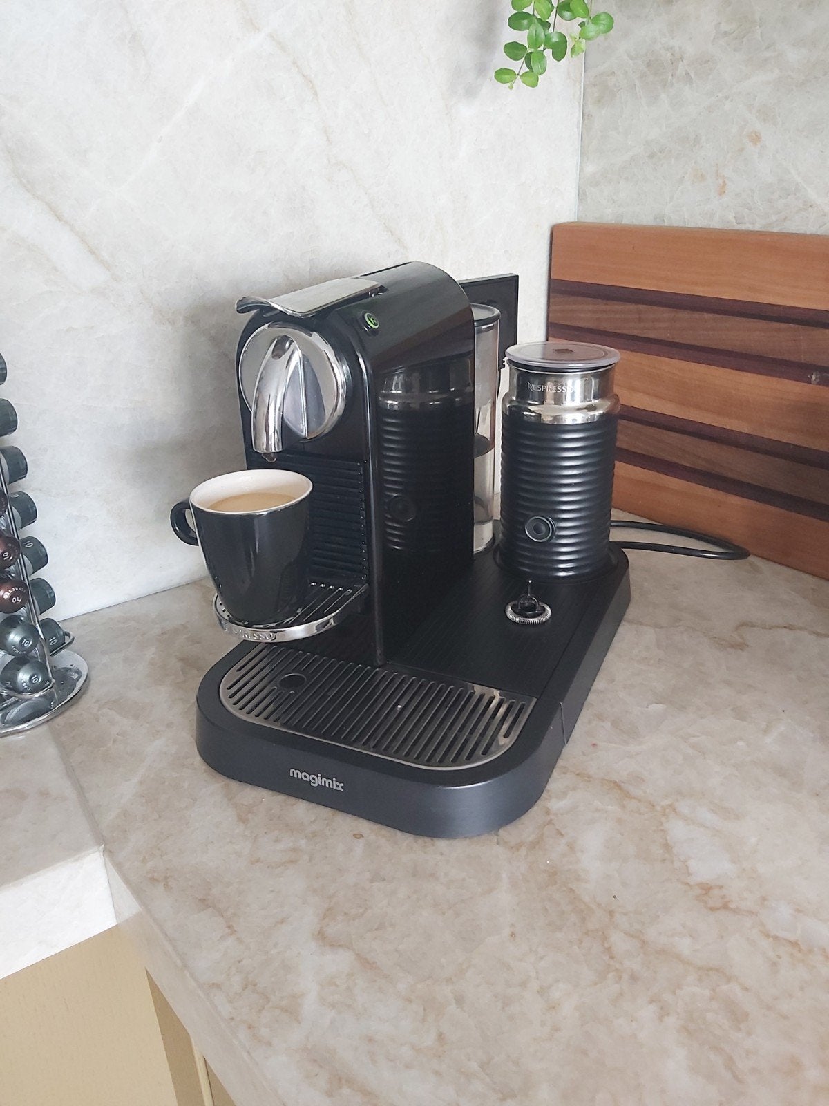Nespresso Magimix  met Aeroccino 3 melkopschuimer, Ophalen of Verzenden, Zo goed als nieuw