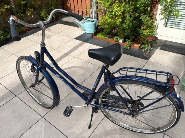 Heerlijk fietsende damesfiets