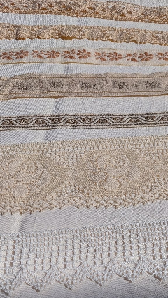 kastrandjes vintage gewerkt met figuren/bloemen katoen nr 13, Ophalen of Verzenden