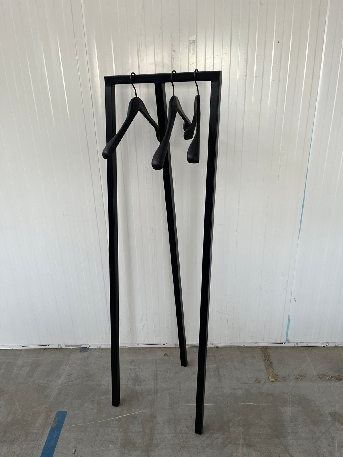 HAY Loop stand kapstok met 3 hangers, Huis en Inrichting, Ophalen, Gebruikt, ., HAY
