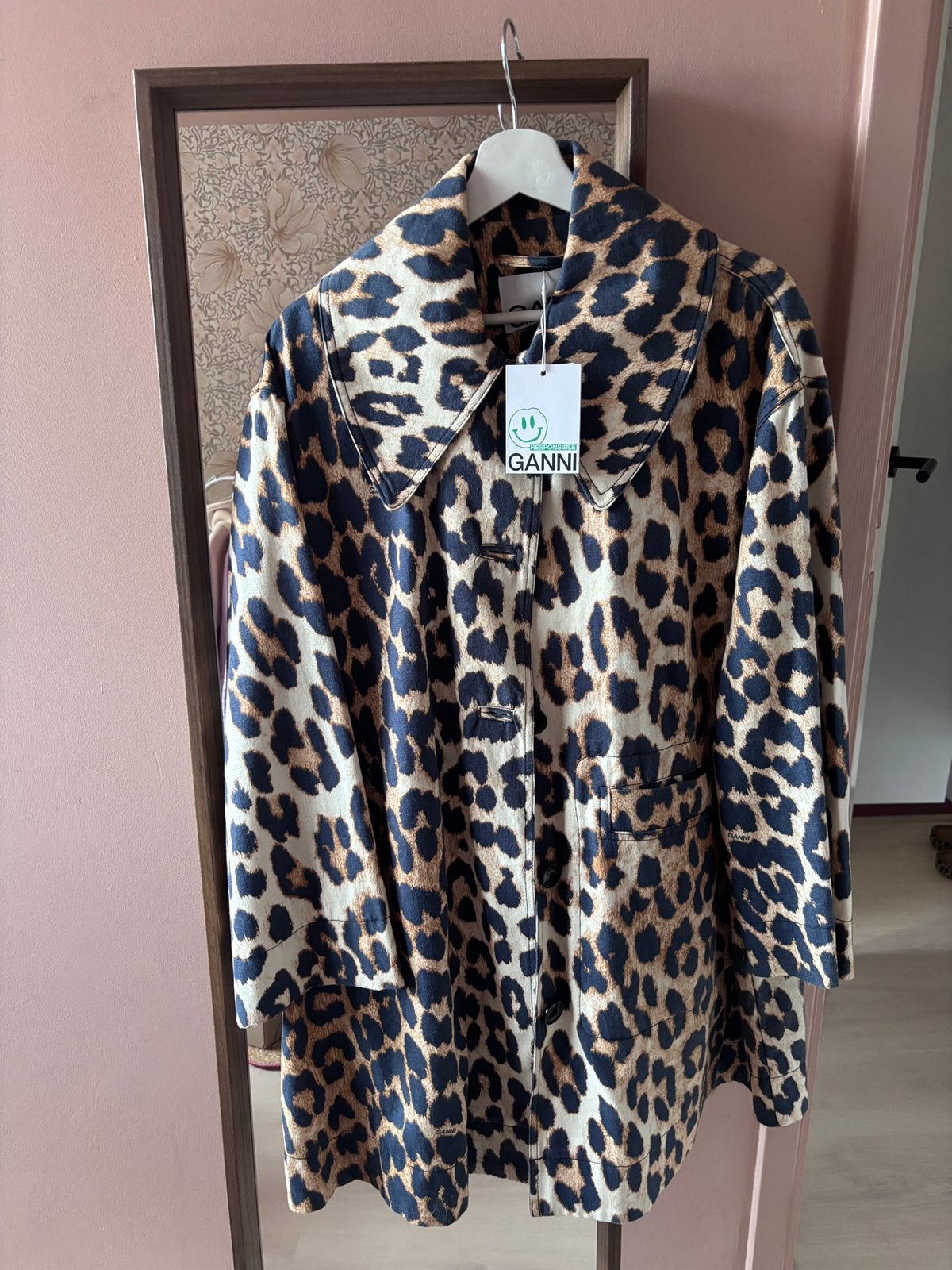 Ganni Leopard mantel, Ophalen of Verzenden, Zo goed als nieuw, Maat 38/40 (M), Bruin