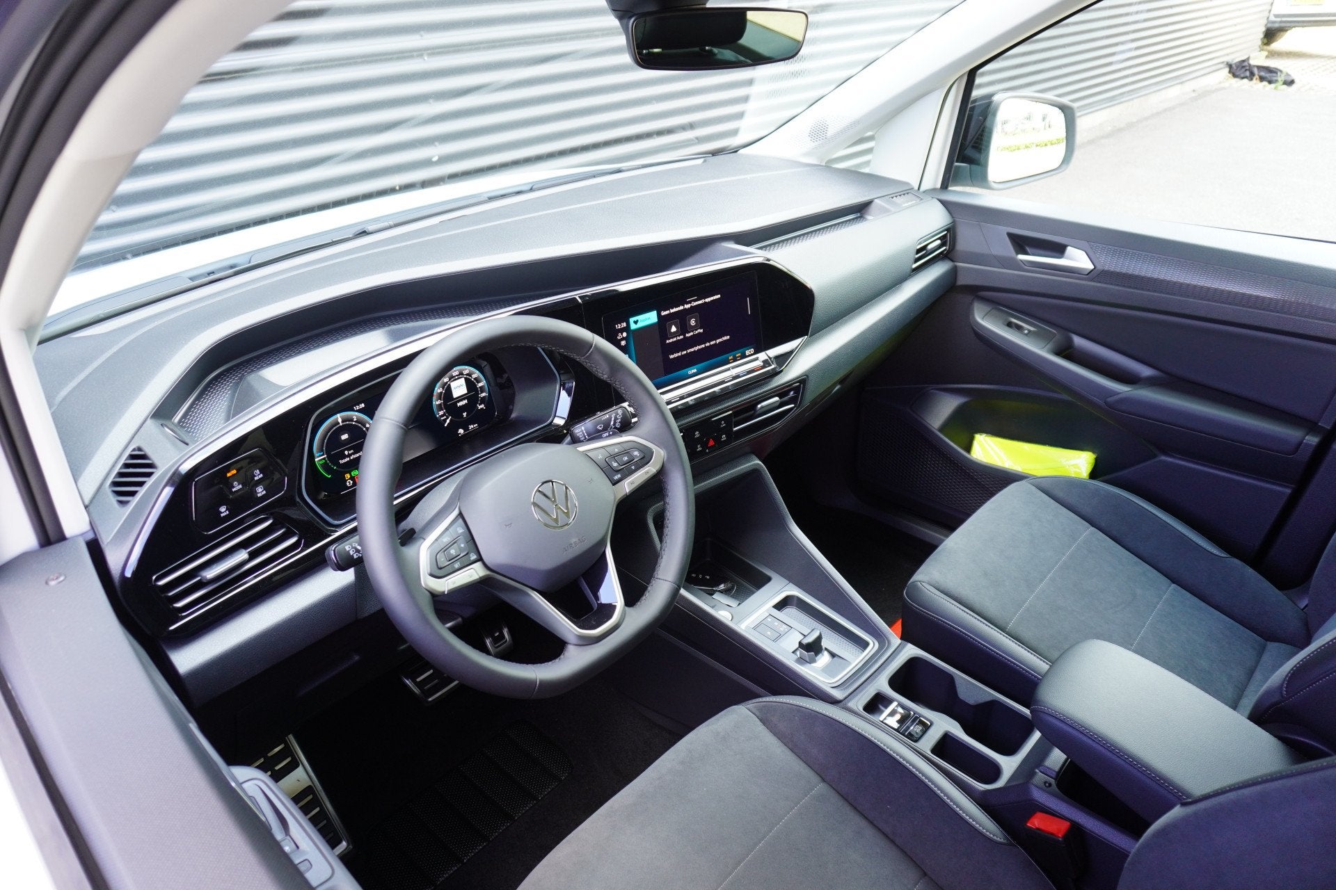 Volkswagen Caddy Maxi L2 150pk Plug-in Hybride Style Automaa, Auto's, Euro 6, 150 pk, 7 stoelen, Wit