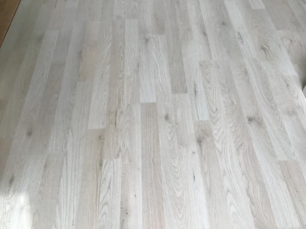 Grijs laminaat, 1,5 jaar gebruikt, kliklaminaat, 22m2, 5mm, Ophalen, Gebruikt, 50 tot 150 cm, 10 m² of meer