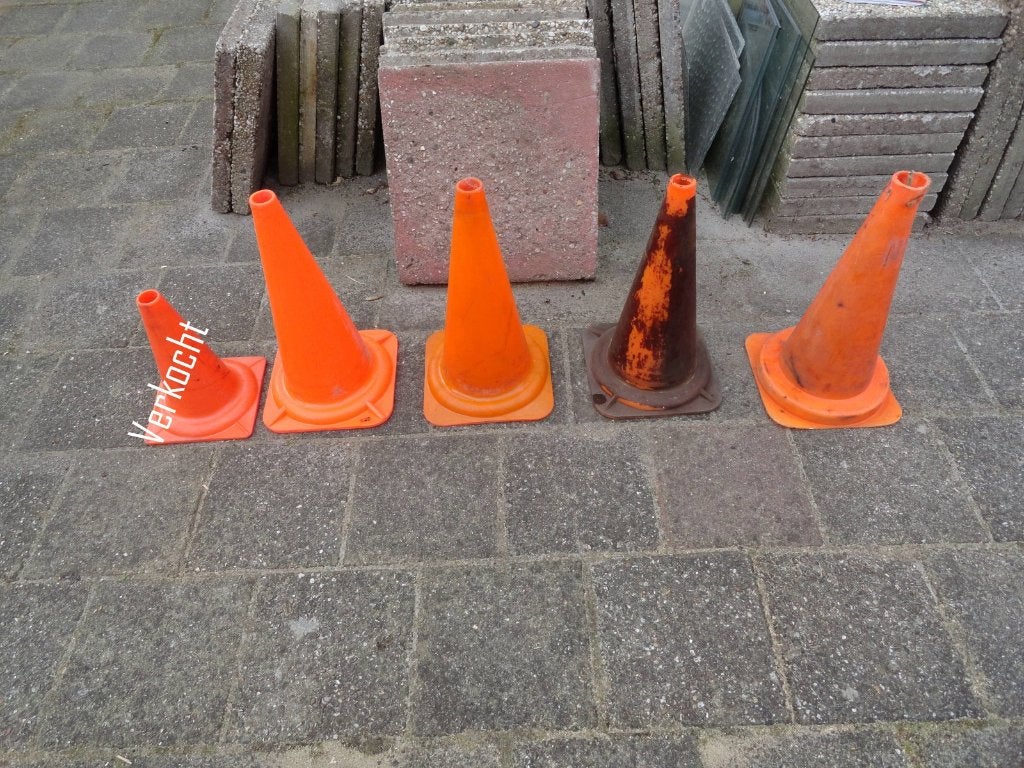 Verkeerspionnen, 4 stuks, verkeerskegels verzwaard, Antiek en Kunst, Curiosa en Brocante, Ophalen of Verzenden