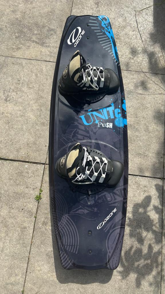 Ozone Unite Push Wakeboard met bindingen en tas, Ophalen of Verzenden, Gebruikt, Board en Schoenen