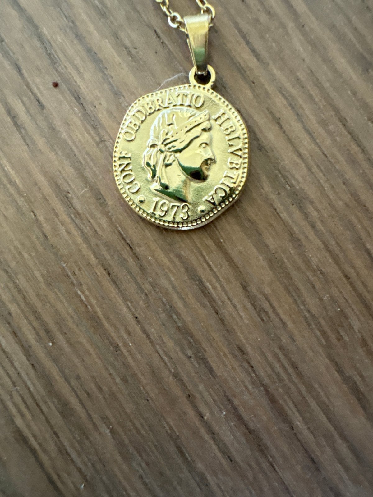 Gouden ketting met munt hanger - Confœderatio Helvetica, Gebruikt, Ophalen of Verzenden, Goud, Overige materialen