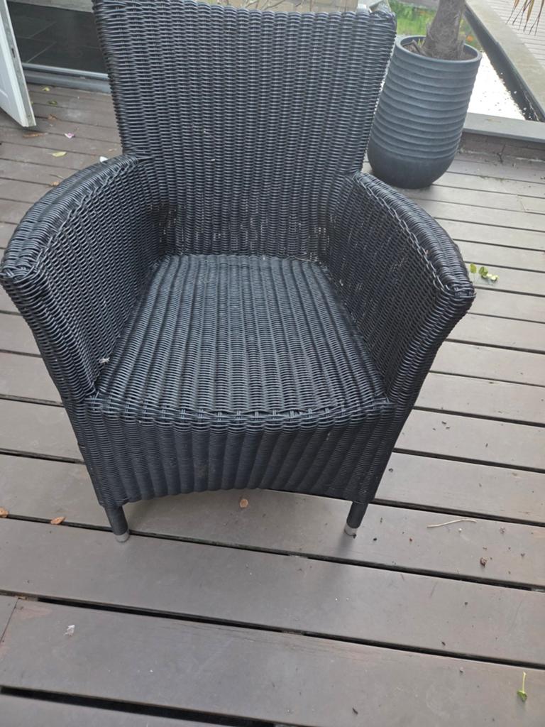 Zwarte rotan tuinstoel met armleuningen 4 stuks, Huis en Inrichting, Gebruikt, Zwart, Tuin, Modern, Riet of Rotan