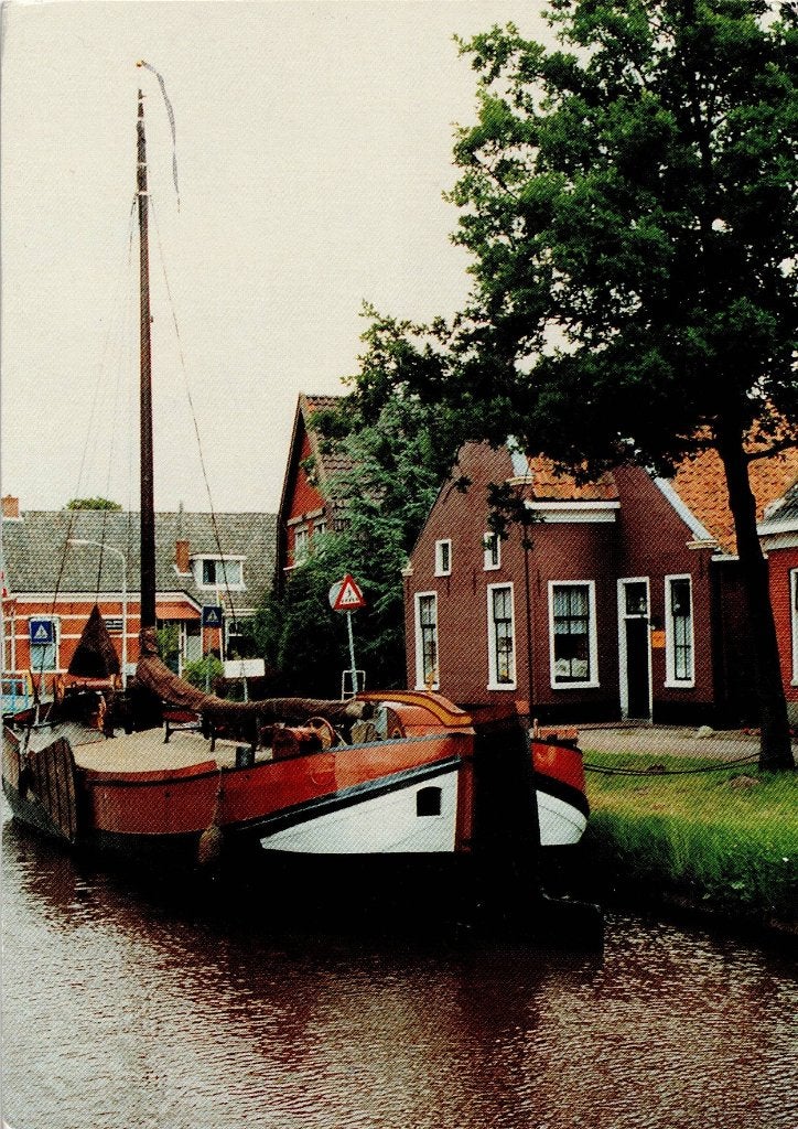 Nieuwe Pekela – Kapiteinshuis met praam ‘Familietrouw’., Verzamelen, Ansichtkaarten | Nederland, Ophalen of Verzenden, 1980 tot heden