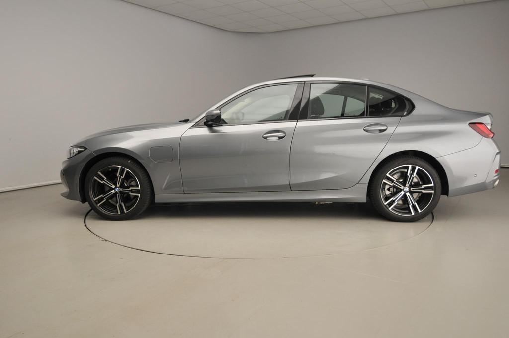 BMW 3 Serie Sedan 330e | LED | HUD | Schuifdak | Stoelverwar, Auto's, BMW, Automaat, 1998 cc, Gebruikt, 4 cilinders