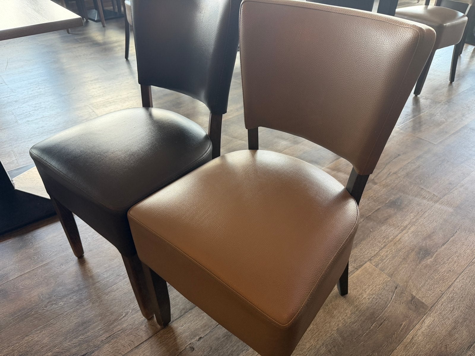 68x Horeca restaurantstoelen Lisa, Huis en Inrichting, Ophalen, Gebruikt, Bruin, Leer