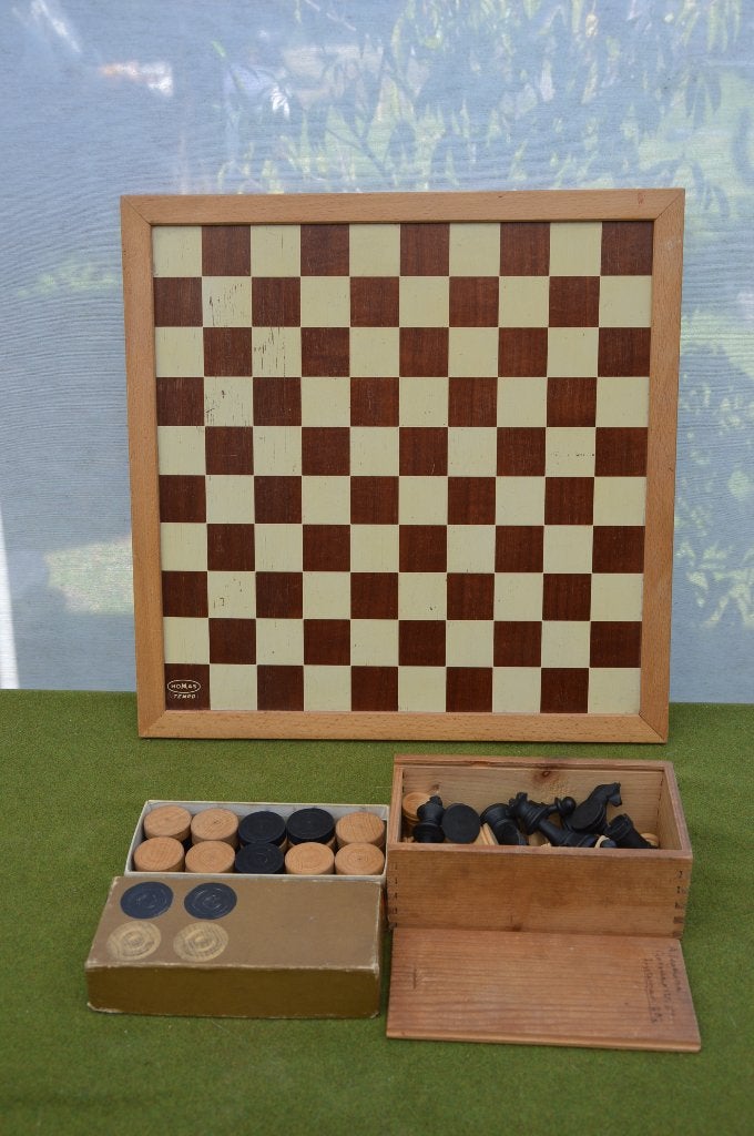 Vintage Homas Tempo schaakbord met Jumbo damstenen en schaak, Hobby en Vrije tijd, Gezelschapsspellen | Bordspellen, Een of twee spelers