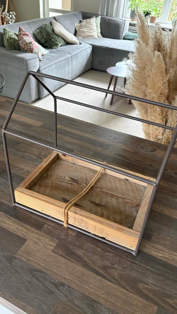 Decoratieve metalen huisvorm met houten bakje, Ophalen of Verzenden, Metaal, Bruin, Landelijk