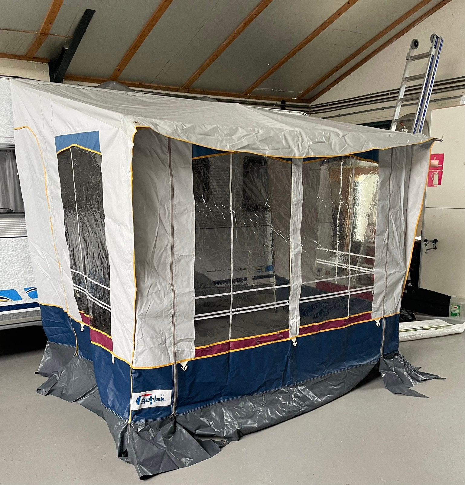 Te koop. Gerjak voortent. Als nieuwe !!, Ophalen, Zo goed als nieuw