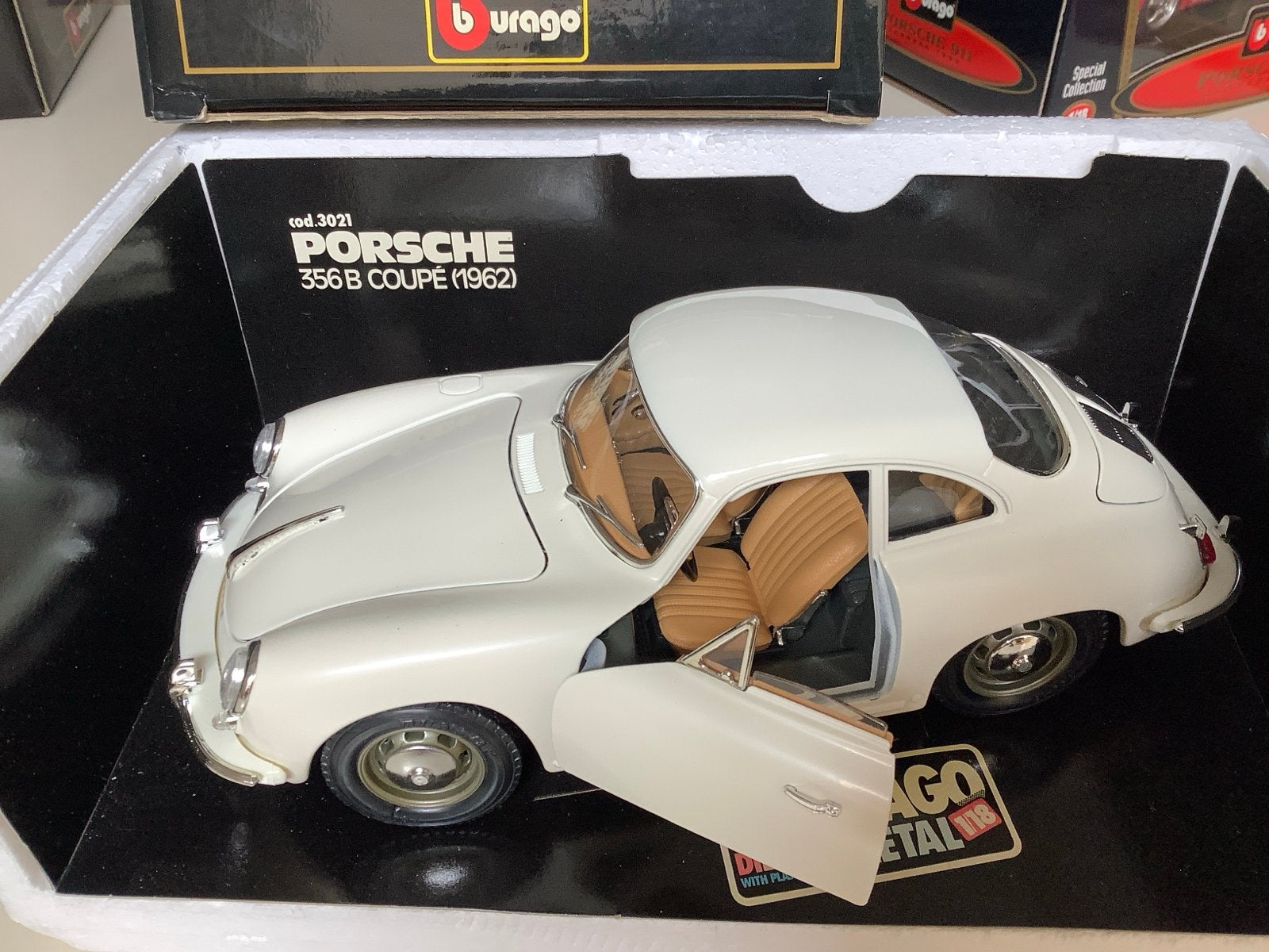 Burago Porsche 356 B Coupé (1962) - Nieuw in OVP, Ophalen of Verzenden, Nieuw, Auto, Bburago
