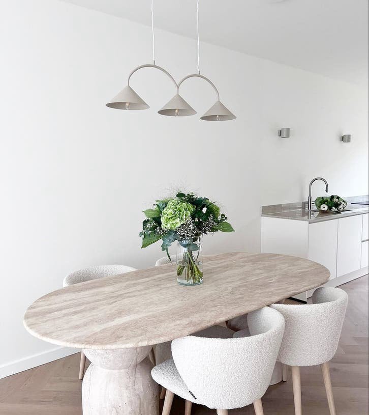 Ovale Travertin Eettafel met Zandloperpoten, Huis en Inrichting, Ophalen, Overige materialen, Nieuw, 50 tot 100 cm