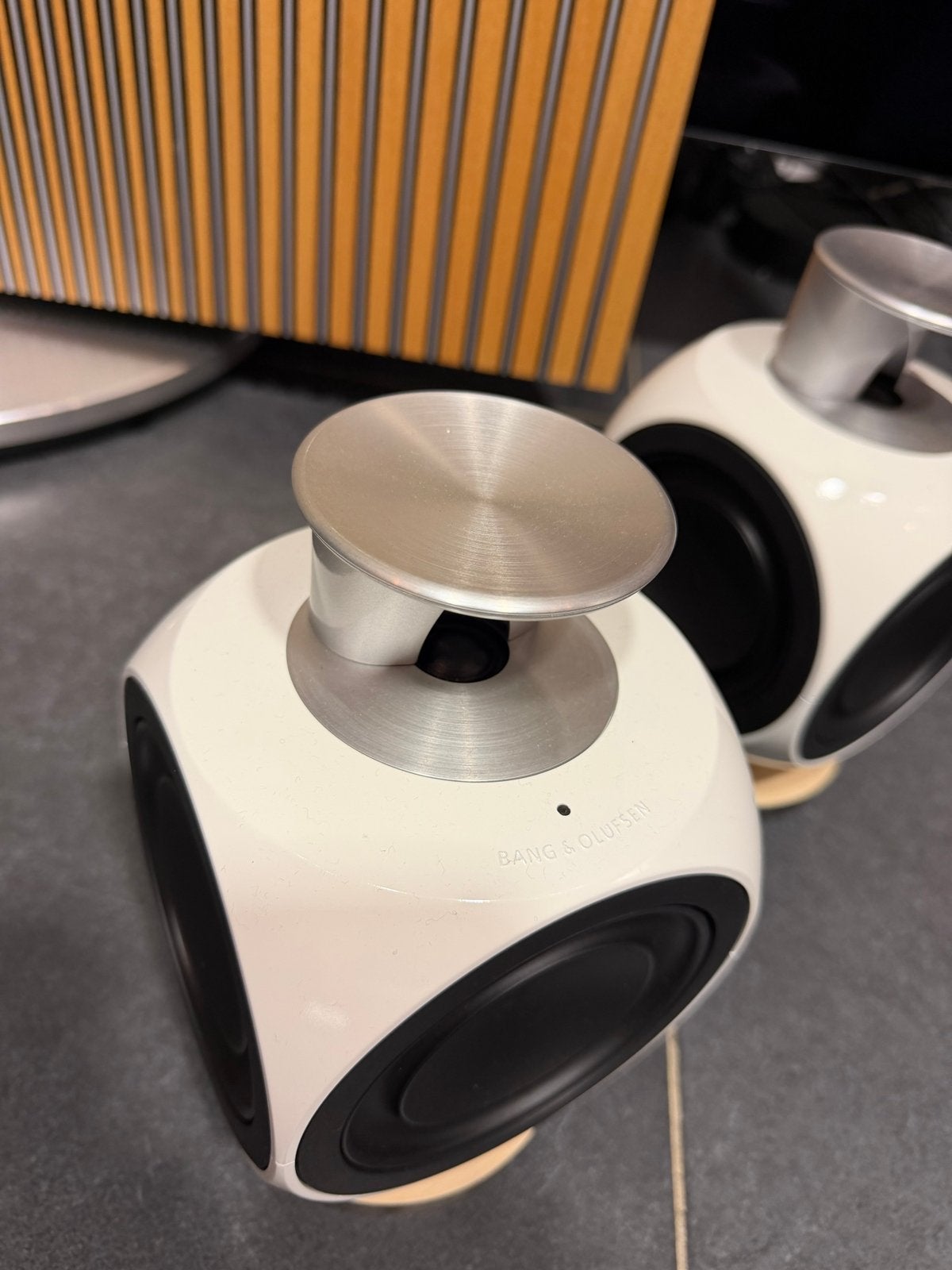 Witte Beolab 3 - Refurbished Bang & Olufsen B&O Speakers