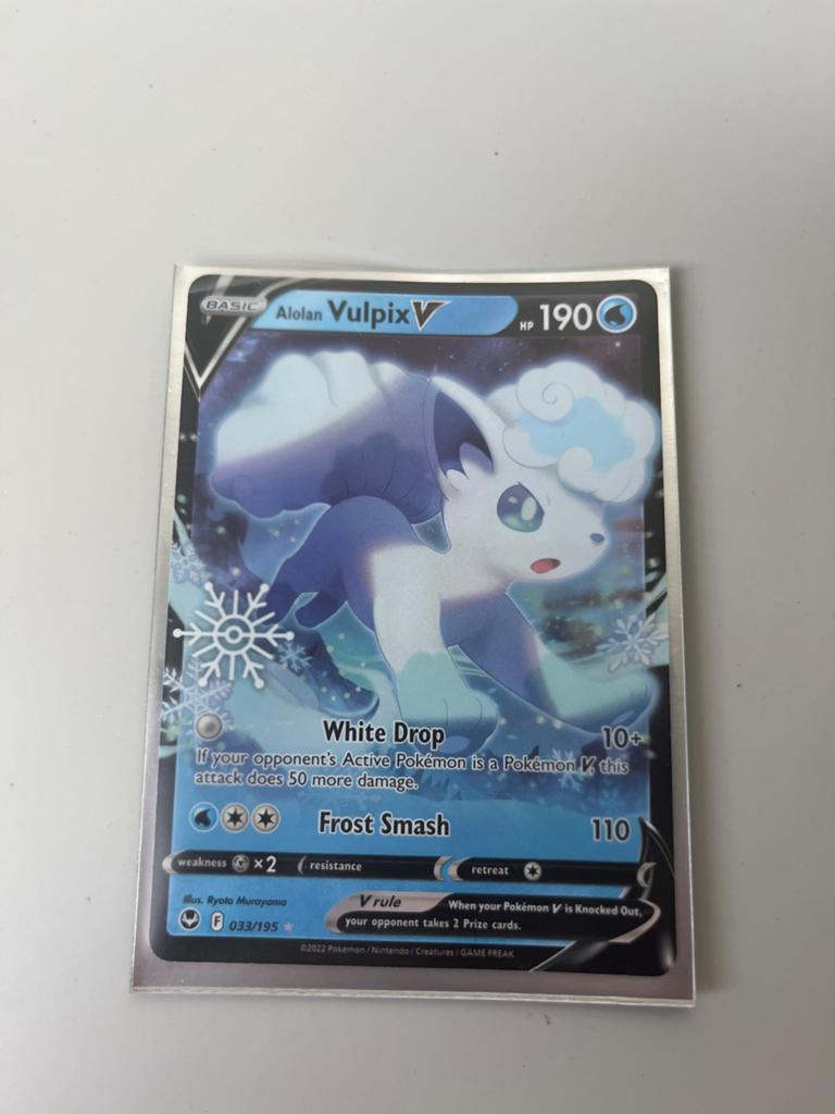 Alolan Vulpix V Pokémon kaart (033/195), Ophalen of Verzenden, Zo goed als nieuw, Losse kaart