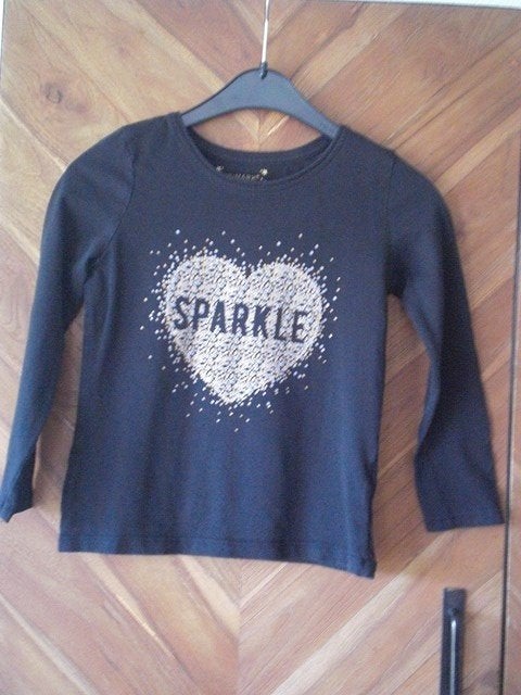 Zgan- Mooi Zwart Shirtje van Primark . Maat 122, Kinderen en Baby's, Meisje, Ophalen of Verzenden, Zo goed als nieuw, Shirt of Longsleeve