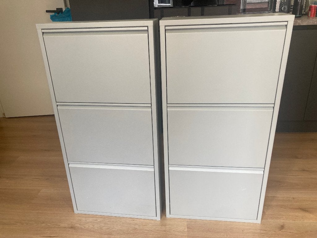 Schoenenkast Staal (2x), Ophalen, Zo goed als nieuw, Staal