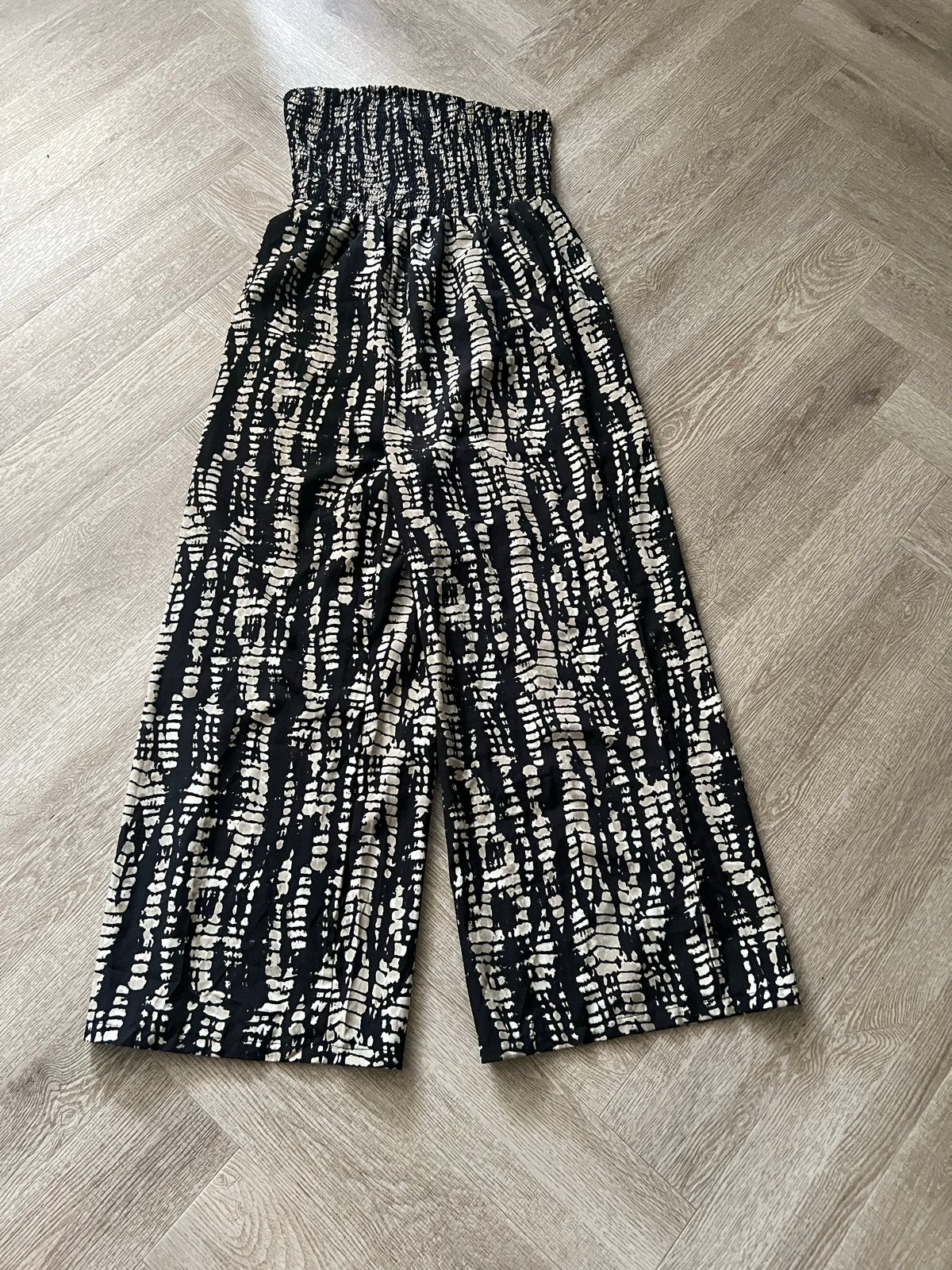 Prachtige jumpsuit met print, maat 38, Ophalen of Verzenden, Gedragen, Maat 38/40 (M), Zwart