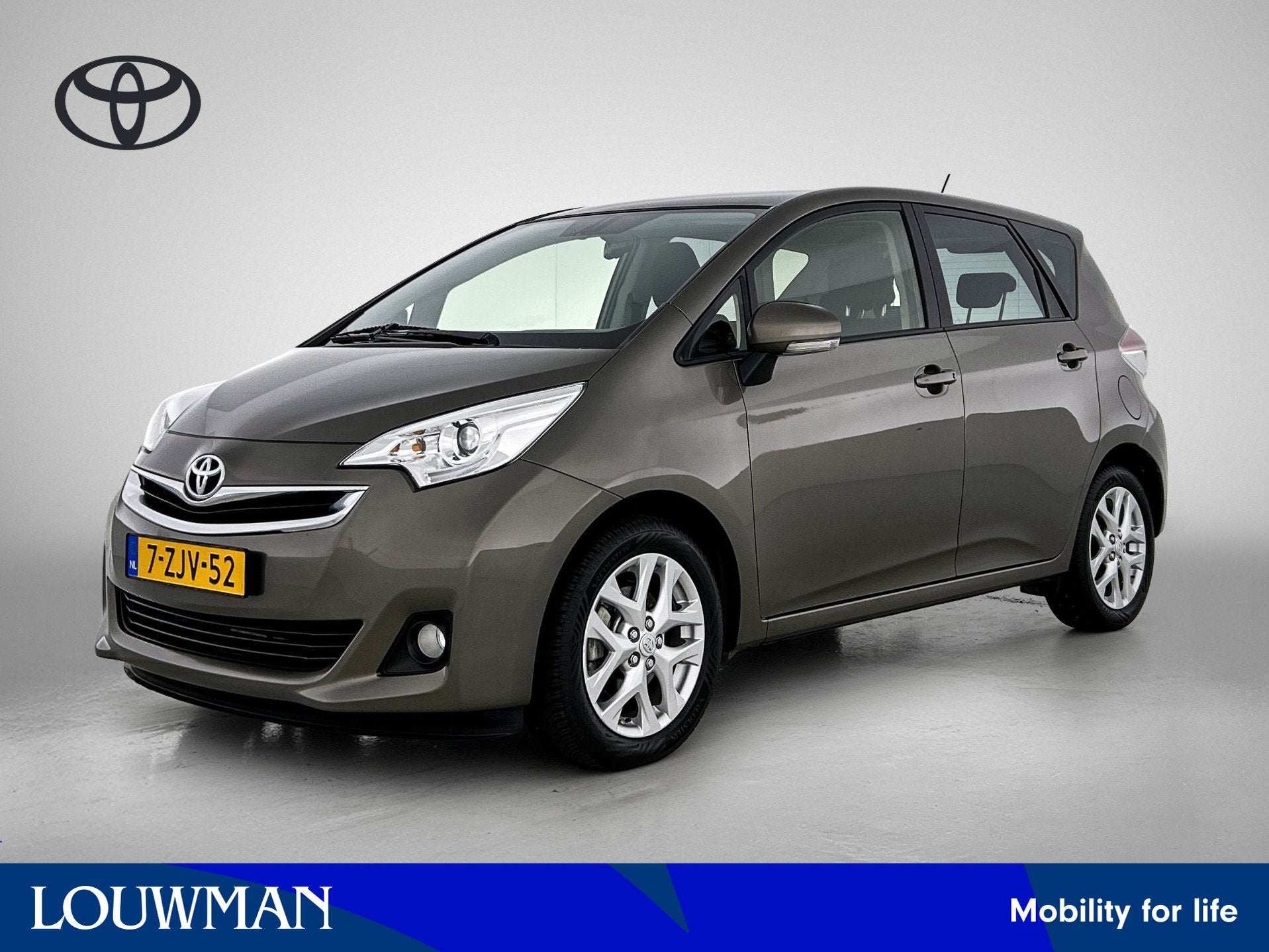 Toyota Verso-S 1.3 VVT-i Dynamic *Automaat | Panoramadak | T, Gebruikt, Zwart, 4 cilinders, Bedrijf