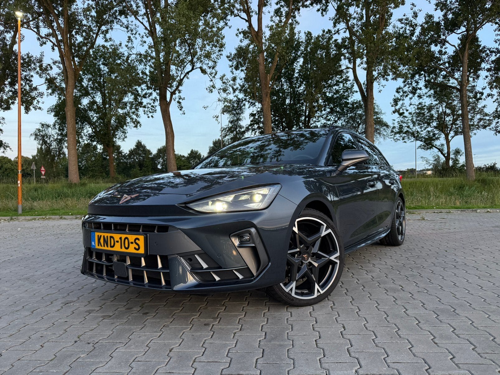 Cupra Leon Sportstourer 1.5eTSI 150pk 2025 PANO Garantie2030, 1498 cc, Zwart, Leon, Lane Keeping Assist