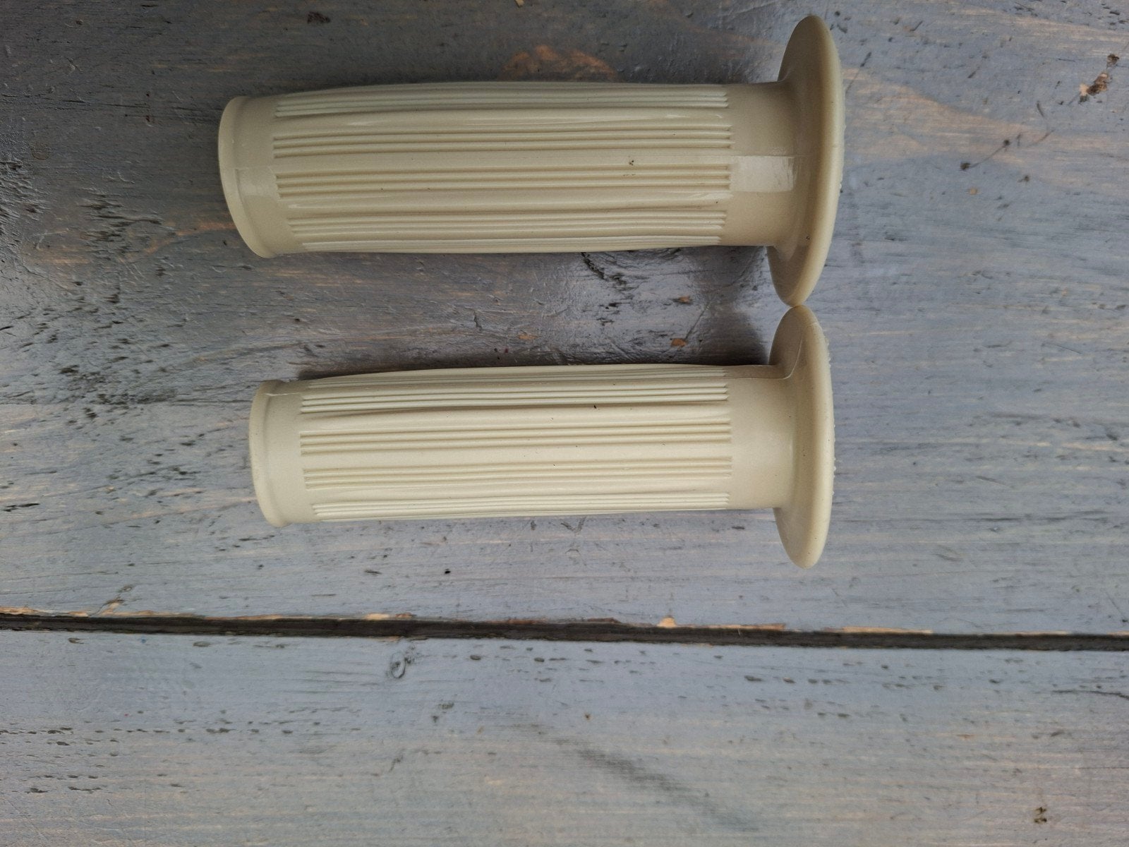 Stel nieuwe handvatten voor oldtimer bromfiets., Ophalen of Verzenden, Nieuw, Overige typen, Overige merken