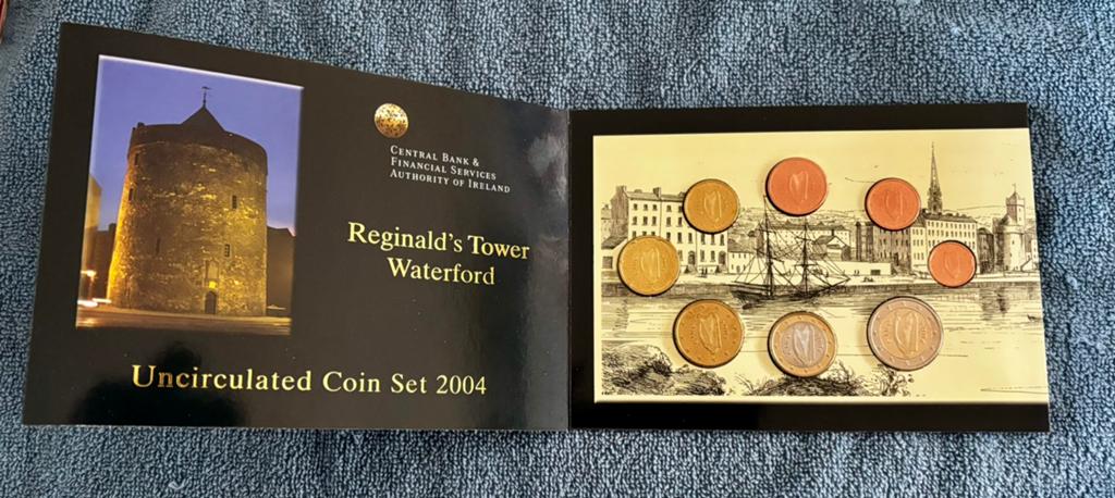 Ierse Uncirculated Muntset 2004 - Reginald's Tower Waterford, Ophalen of Verzenden, Ierland, Overige waardes, Setje