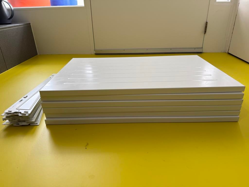 6 IKEA Boaxel planken (60x40) met 9 plankdragers (40 cm), Ophalen, Zo goed als nieuw