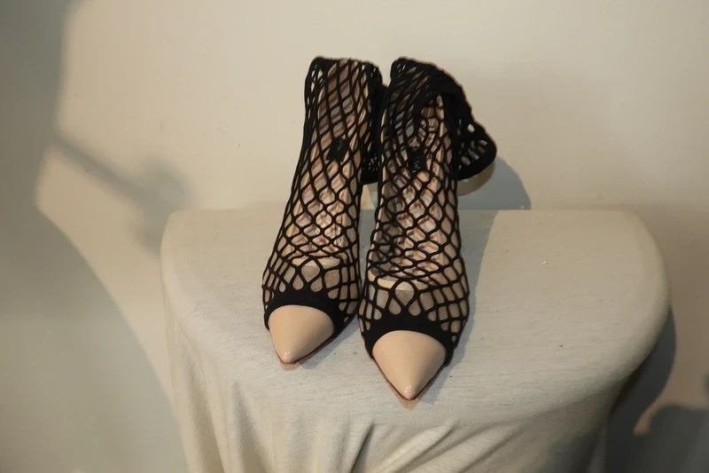 Pinko pump voile deel net kous over de schoenen mt 39, Pinko, Pumps, Overige kleuren, Verzenden
