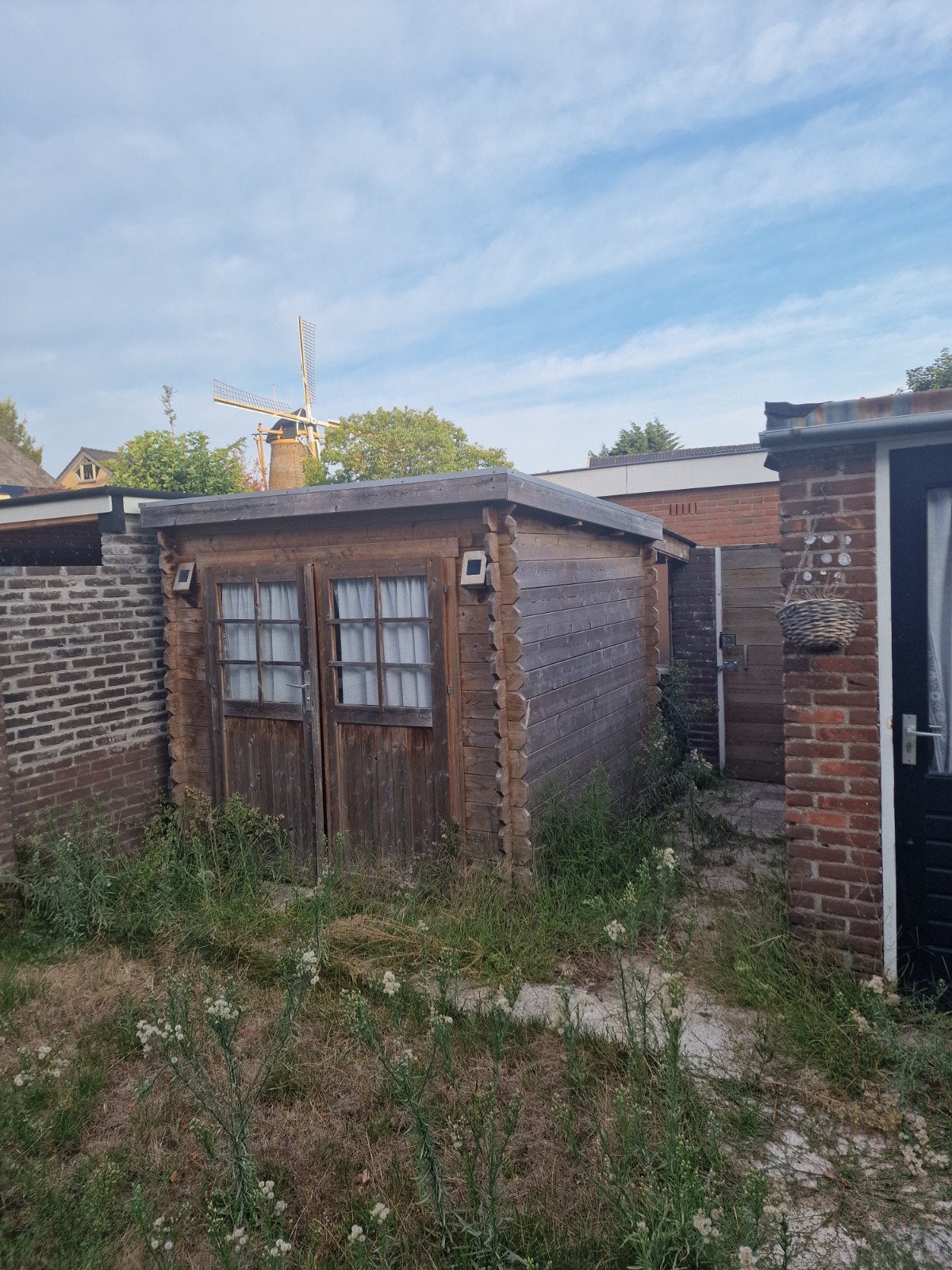 Houten blokhut/tuinhuis met ramen en overkapping, Tuinhuis, 250 tot 500 cm, Ophalen of Verzenden, 2 ramen