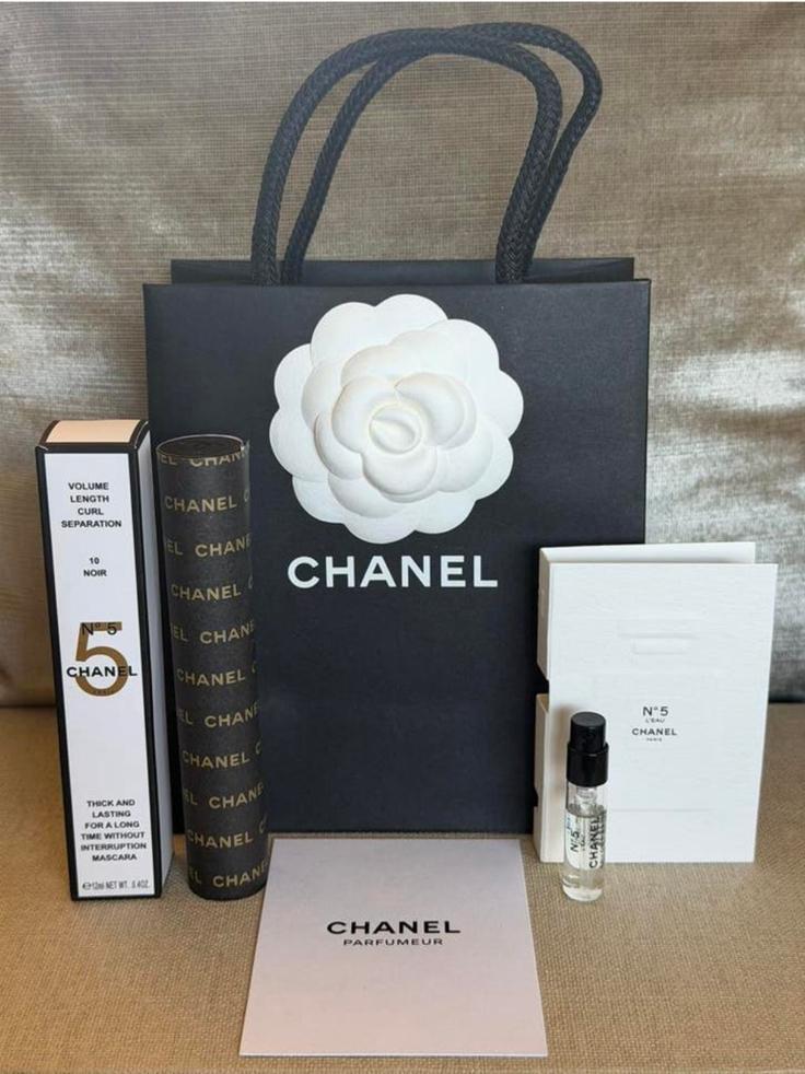 Chanel no5 mascara en travelsize parfum l’eau in zwarte tas, Ogen, Zwart, Nieuw, Ophalen of Verzenden