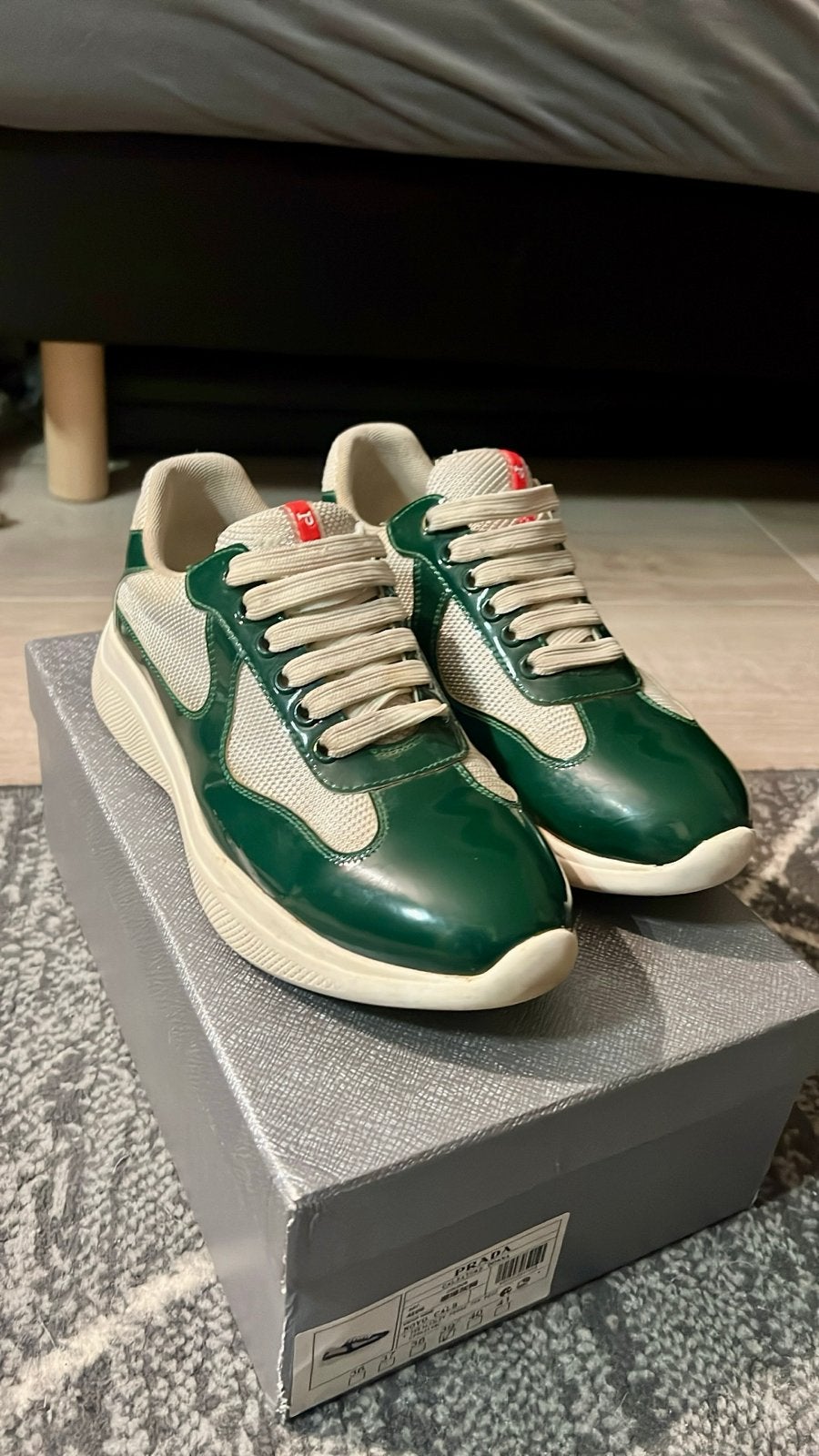 Prada sneakers groen met doos, Ophalen of Verzenden, Zo goed als nieuw, Groen, Sneakers of Gympen