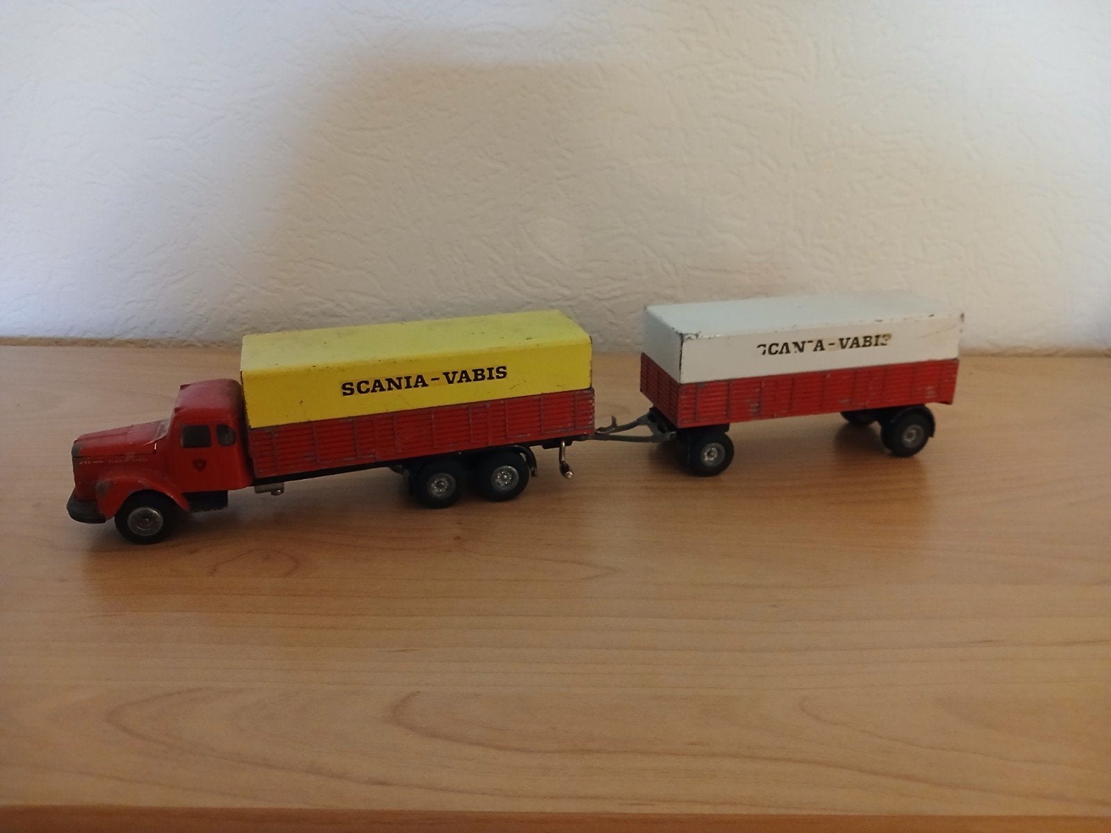 Tekno Scania-Vabis Combinatie met Gele en Witte Huif, Ophalen of Verzenden, Gebruikt, Bus of Vrachtwagen