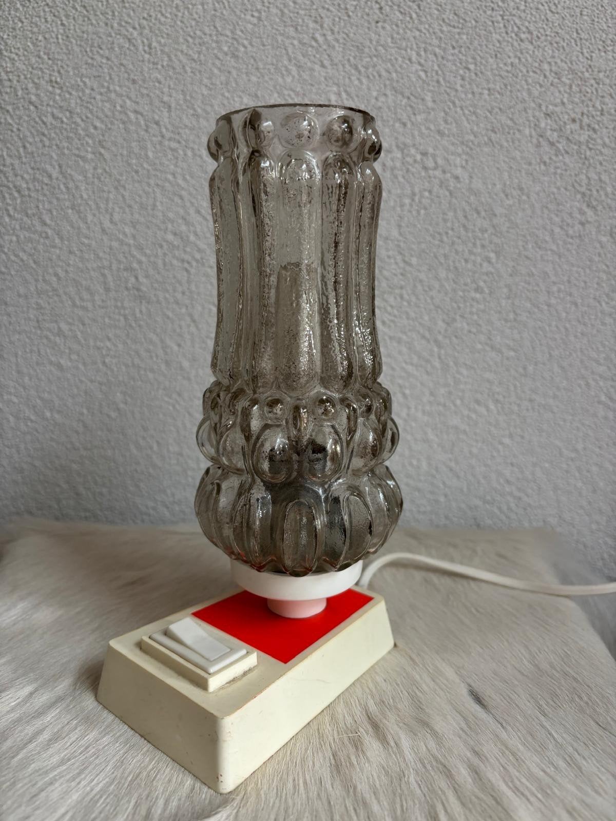 Retro (nacht)lampje, 22 cm hoog. Glas, kunststof, oranje, Huis en Inrichting, Lampen | Tafellampen, Oranje, Ophalen of Verzenden