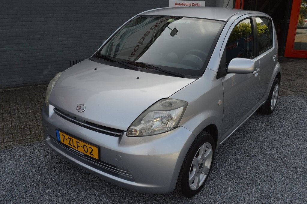Daihatsu Sirion 2 1.3-16V Comfort Airco 5Drs Stuurbekrachtig, Auto's, Daihatsu, Voorwielaandrijving, Metallic lak, Stof, Gebruikt