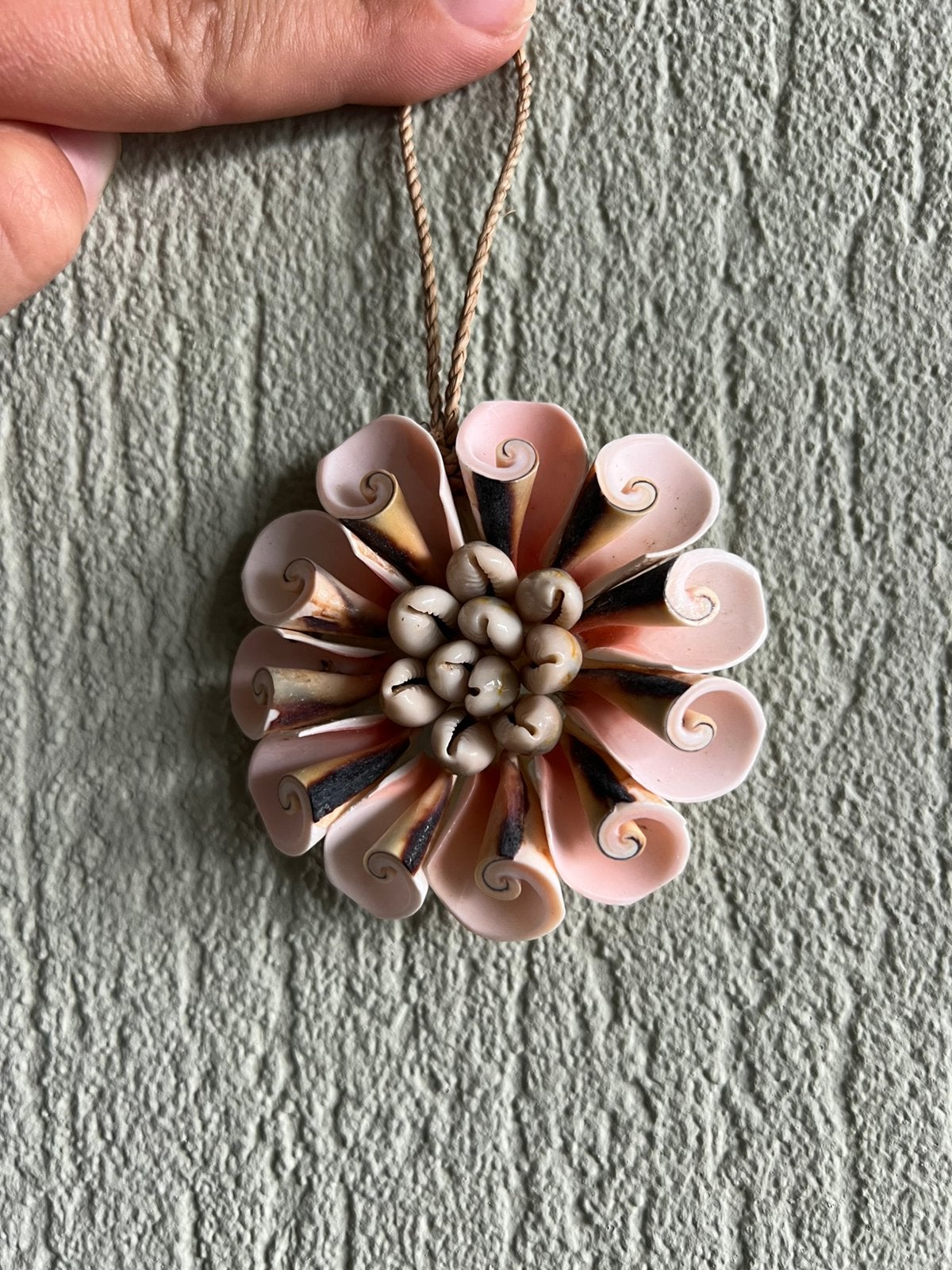 Handgemaakte Bali schelpen hanger, Beige, Nieuw, Ophalen of Verzenden, Handgemaakt
