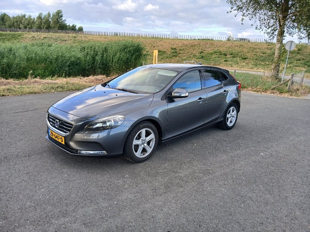 Volvo V40 1.6 D2 115PK 2013 Grijs, Auto's, Volvo, Voorwielaandrijving, Stof, Zwart, 4 cilinders