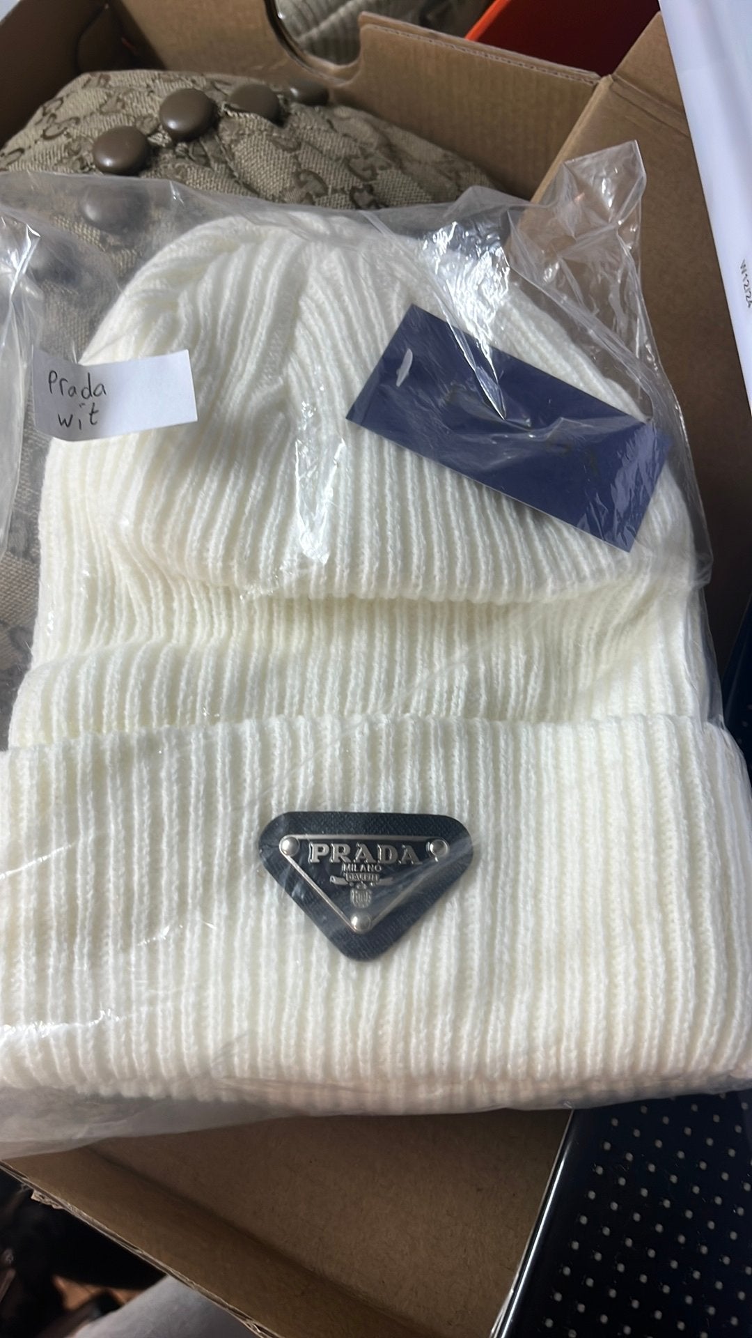 Prada muts wit, Kleding | Heren, Ophalen of Verzenden, Nieuw, Overige maten, Muts