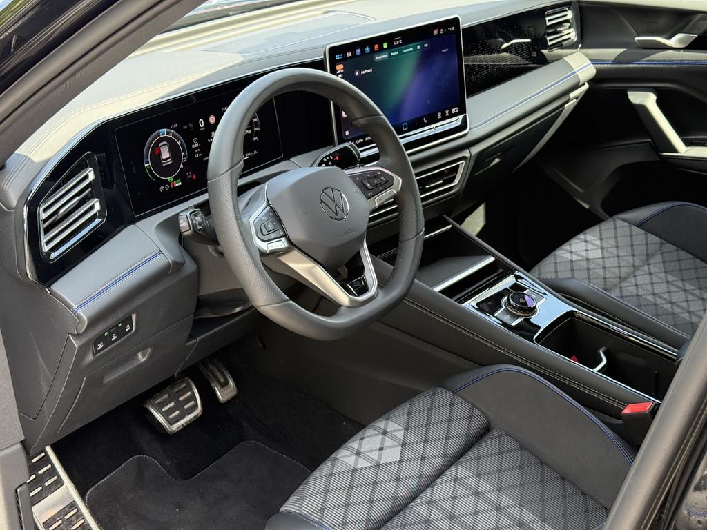 Volkswagen Tiguan 1.5 eHybrid R-Line | Trekhaak | Pano | H&K, Alcantara, Zwart, Bedrijf, SUV of Terreinwagen