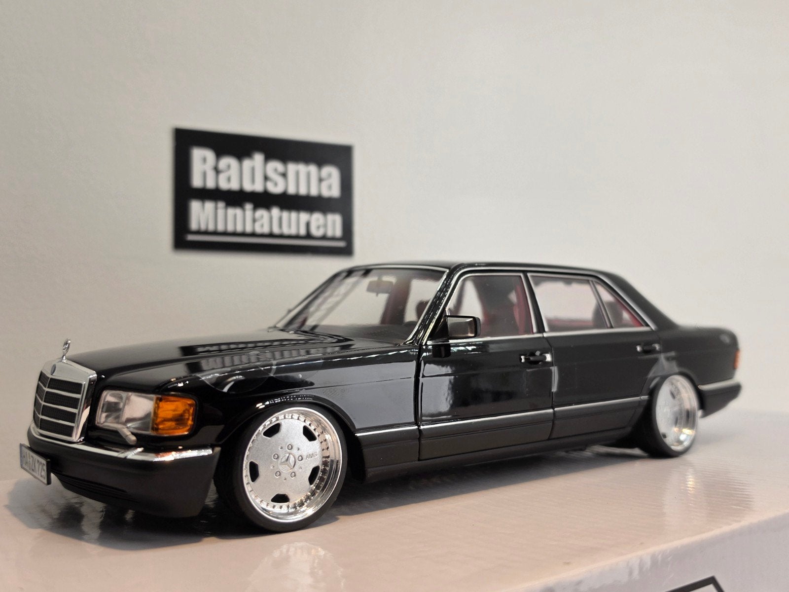 Mercedes-Benz S-Klasse W126 - Verlaagd/AMG Monoblocks 1:18, Auto, Ophalen of Verzenden, Norev custom by radsma miniaturen