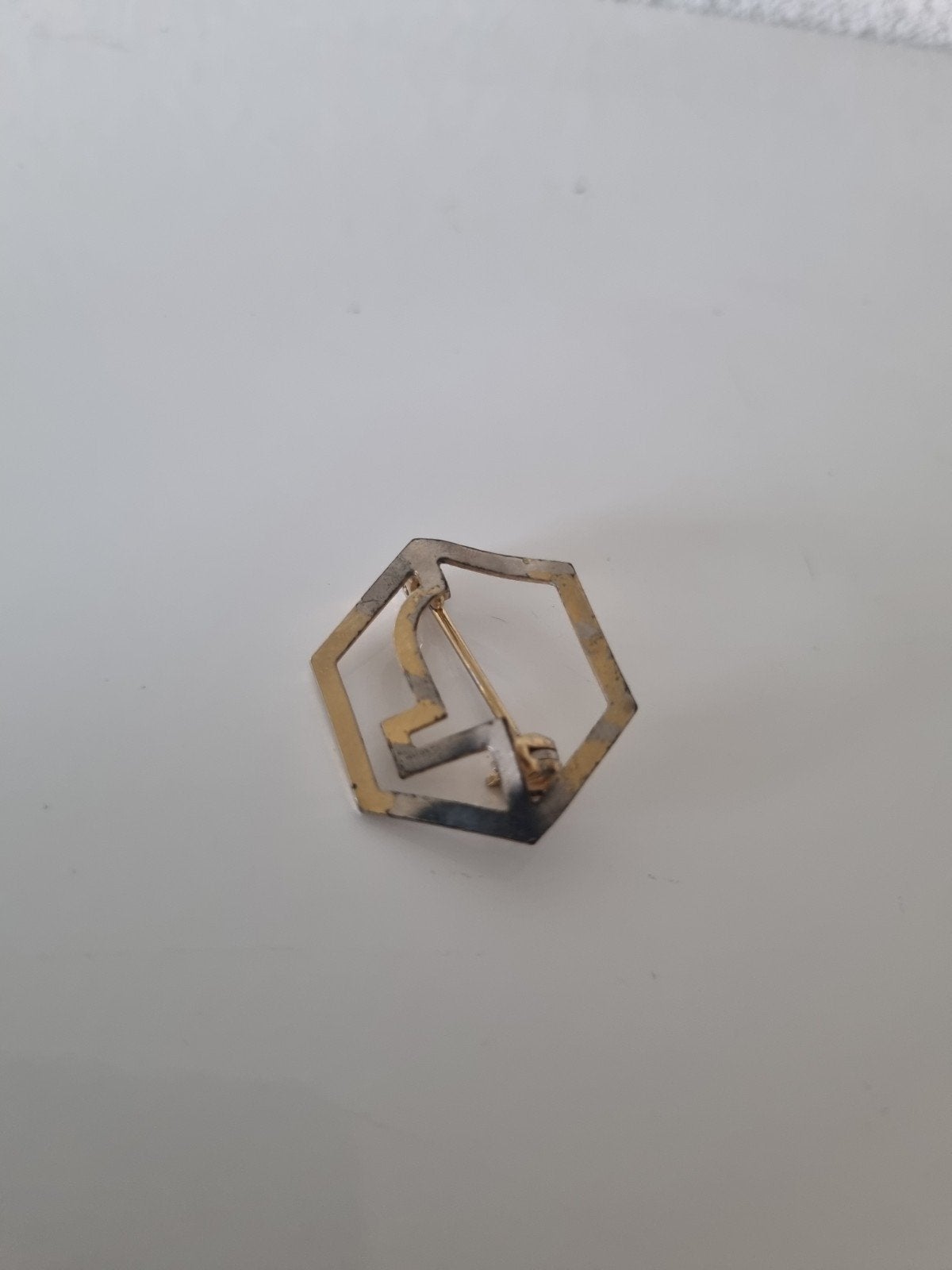 Vintage Gouden Broche "De bijenkorf" met Geometrisch Design, Overige materialen, 4 tot 7 cm, Gebruikt, Ophalen of Verzenden