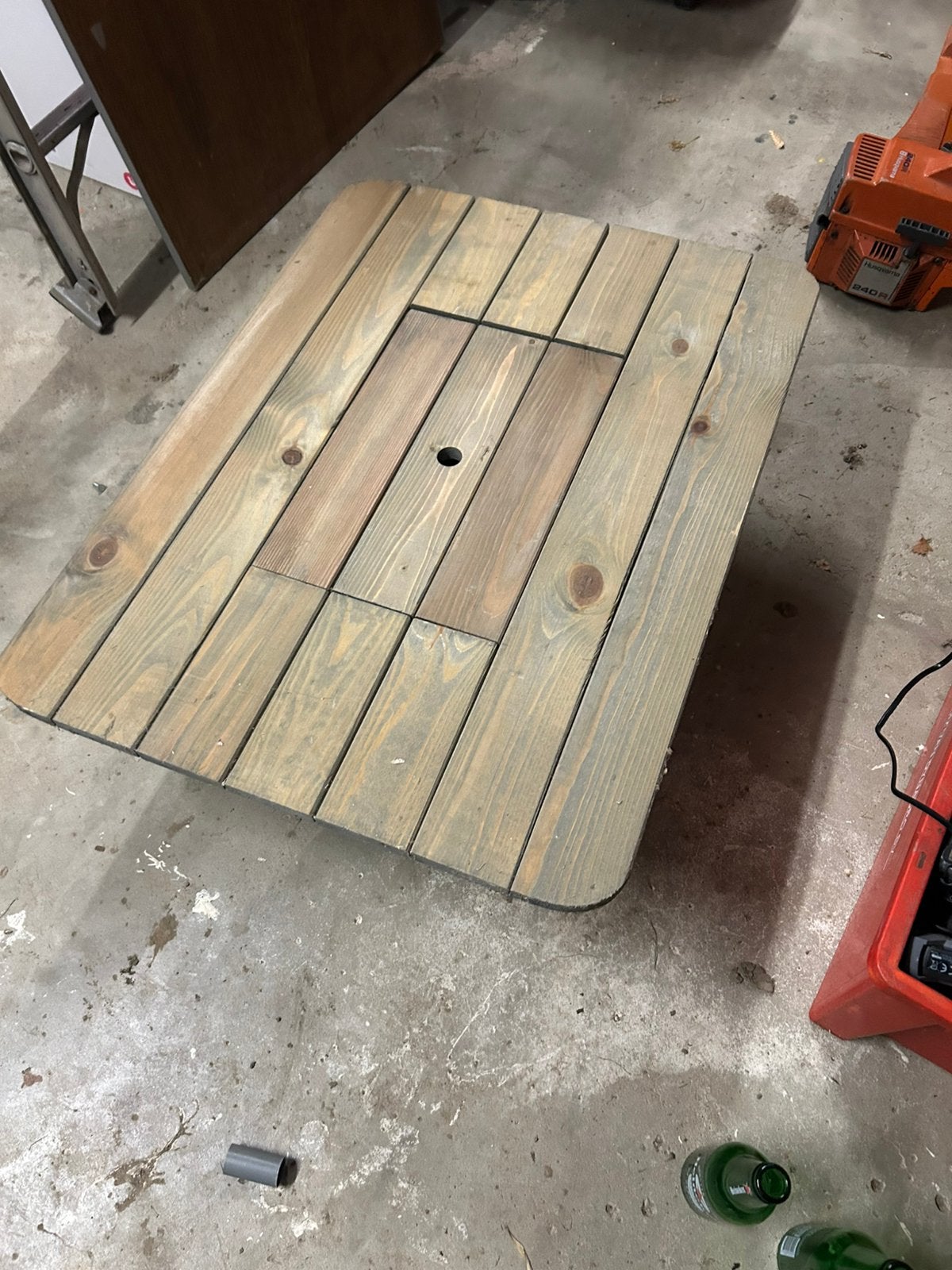 Bierkrat tafeltje, Ophalen, Zo goed als nieuw, Rond, Hout